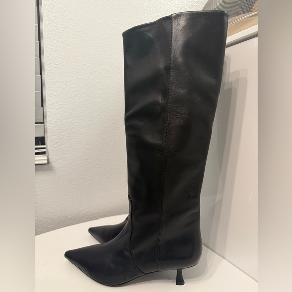 NWOT Stuart Weitzman pointed-toe boots size 9 - Picture 8 of 11